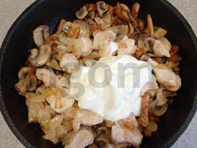 Juliens su pievagrybiais, voveraitėmis ir vištienos krūtinėle Žingsnis 9