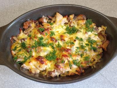 Juliens su pievagrybiais, voveraitėmis ir vištienos krūtinėle pagrindine nuotrauka