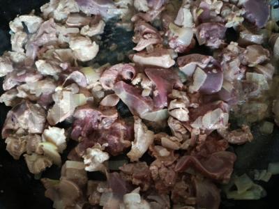 Švelnūs vištienos skrandžiai su vištienos kepenėlėmis Žingsnis 4