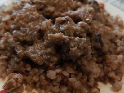 Švelnūs vištienos skrandžiai su vištienos kepenėlėmis pagrindine nuotrauka