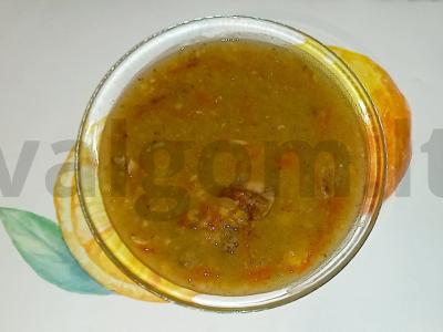 Žirnių sriuba su adjika ir rūkytais produktais pagrindine nuotrauka