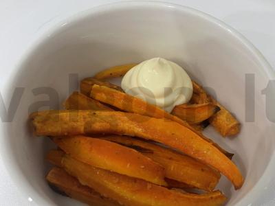 Keptos morkų lazdelės su krienais pagrindine nuotrauka