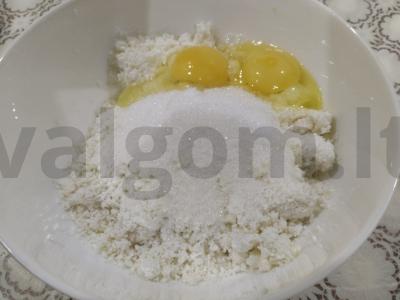 Kepiniai su obuoliais ir cinamonu orkaitėje Žingsnis 1