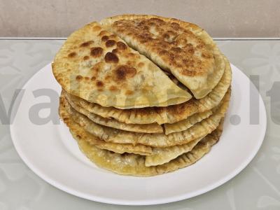 Sultingi čeburekai su mocarela pagrindine nuotrauka