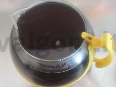 Karštas gėrimas su cikorijomis ir juodaisiais serbentais pagrindine nuotrauka