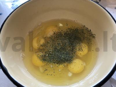 Omletas su šonine ir svogūnais Žingsnis 3