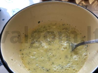 Omletas su šonine ir svogūnais Žingsnis 4