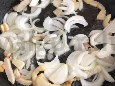 Omletas su šonine ir svogūnais Žingsnis 6