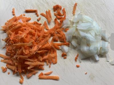 Vištienos krūtinėlė su daržovėmis ir anakardžiais Žingsnis 1