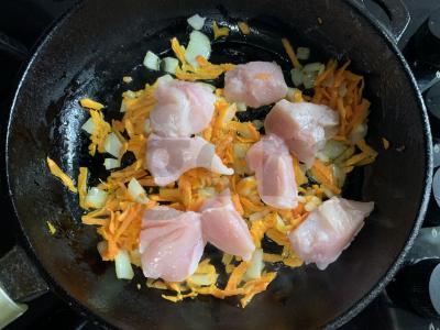 Vištienos krūtinėlė su daržovėmis ir anakardžiais Žingsnis 2