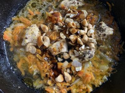 Vištienos krūtinėlė su daržovėmis ir anakardžiais Žingsnis 6