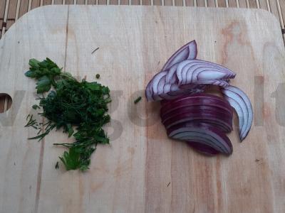 Kiaulienos steikas su raudonuoju svogūnu ir žolelėmis Žingsnis 2