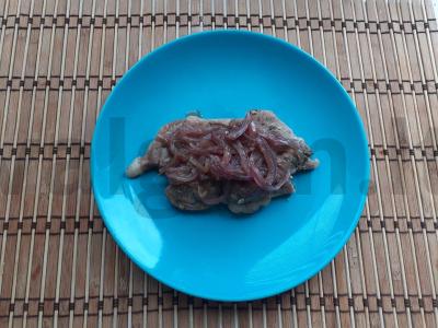 Kiaulienos steikas su raudonuoju svogūnu ir žolelėmis Žingsnis 5