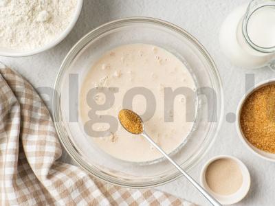 Šokoladiniai „Chelsea“ bandelės su cukatais Žingsnis 1