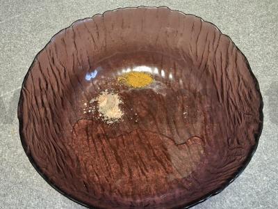 Kiaulienos kotletas su kaimiškais bulvėmis Žingsnis 1