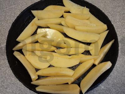 Kiaulienos kotletas su kaimiškais bulvėmis Žingsnis 2