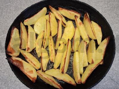 Kiaulienos kotletas su kaimiškais bulvėmis Žingsnis 3