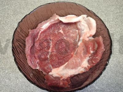 Kiaulienos kotletas su kaimiškais bulvėmis Žingsnis 4