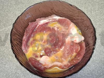 Kiaulienos kotletas su kaimiškais bulvėmis Žingsnis 5