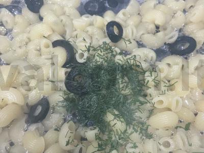 Makaronai su svogūnais, alyvuogėmis ir kreminiu sūriu Žingsnis 4