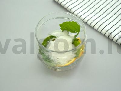 Bealkoholis Mojito su limonu ir apelsinu Žingsnis 3