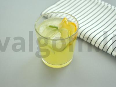 Bealkoholis Mojito su limonu ir apelsinu Žingsnis 7