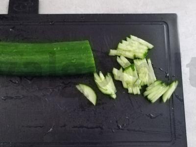 Salotos su Pekino kopūstu ir kukurūzais Žingsnis 3