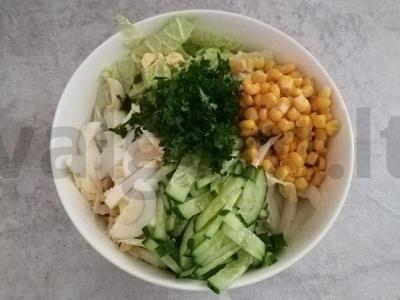 Salotos su Pekino kopūstu ir kukurūzais Žingsnis 5