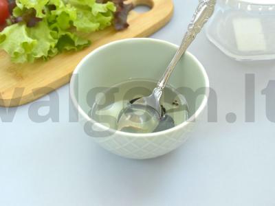 Garstyčių padažas daržovių salotoms Žingsnis 2