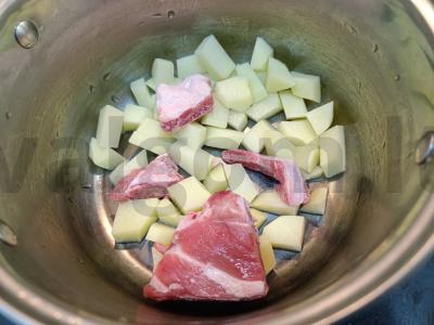 Burokėlių sriuba su kiaulienos šonkauliais Žingsnis 1