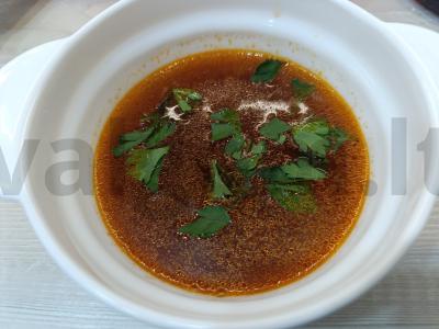 Burokėlių sriuba su kiaulienos šonkauliais pagrindine nuotrauka