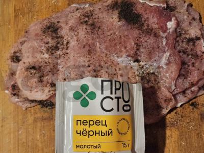 Mėsos kepsniai miltų dangoje Žingsnis 1