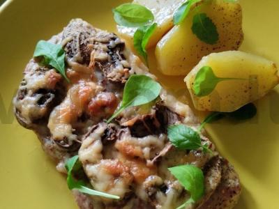 Kiauliena, kepta orkaitėje su pievagrybiais pagrindine nuotrauka