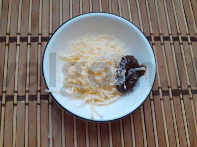 Daržovių salotas su sūriu ir adžika Žingsnis 1