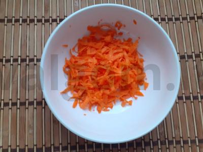 Daržovių salotas su sūriu ir adžika Žingsnis 3