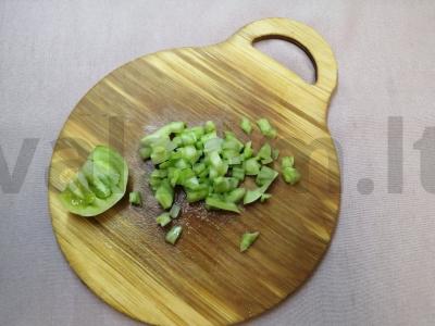 Šaltas sriuba su ayranu, agurkais ir žaliais pomidorais Žingsnis 2