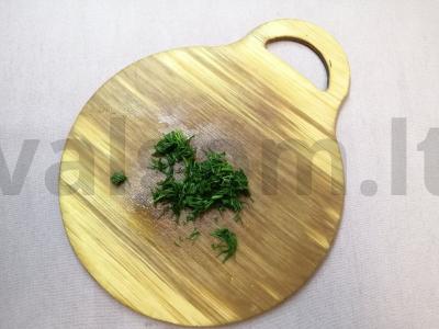 Šaltas sriuba su ayranu, agurkais ir žaliais pomidorais Žingsnis 3