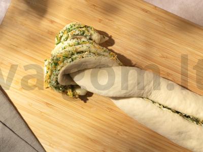 Duona su žolelėmis, česnaku ir sūriu Žingsnis 7