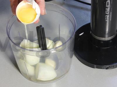 Graikiški keftedes ant pitos su tzatziki padažu ir šviežiais daržovėmis Žingsnis 2