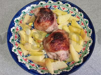 Vištienos šlaunelės granatų sultyse, keptos su bulvėmis Žingsnis 8