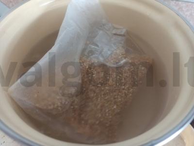 Kvietinė košė su svogūnais ir grybų padažu Žingsnis 2