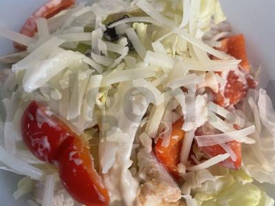 Salotas su vištienos krūtinėle, sūriu, razinomis ir riešutais Žingsnis 7