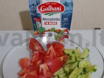 Daržovių salotas su krevetėmis ir mocarela Žingsnis 2