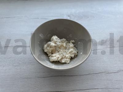 Pica ant varškės tešlos per 35 minutes Žingsnis 1