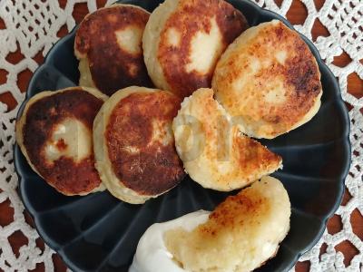 Oro varškėčiai su grietine pagrindine nuotrauka