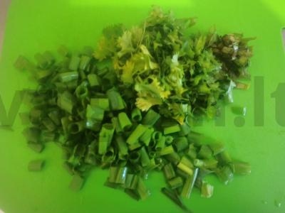 Salotos su daržovėmis, baziliku ir kvapnia salotų padažu Žingsnis 2