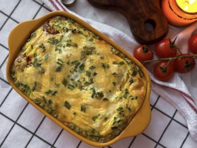 Frittata su daržovėmis pusryčiams pagrindine nuotrauka