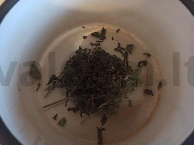 Ivano arbatos nuoviras su mėta ir ramunėlėmis Žingsnis 1