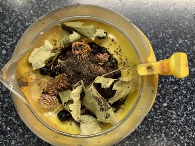 Juodasis arbata su juodųjų serbentų uogomis Žingsnis 2