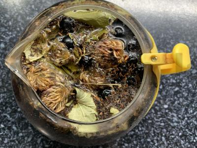 Juodasis arbata su juodųjų serbentų uogomis Žingsnis 3